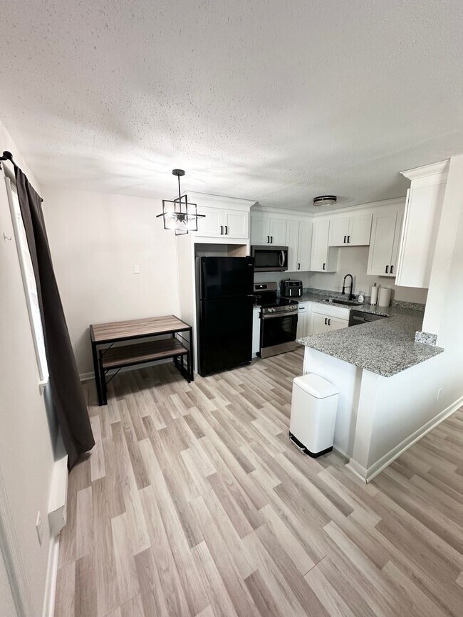 Foto del edificio - Remodeled Condo in OceanView