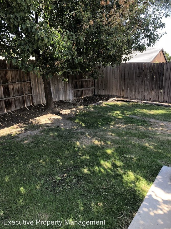 Building Photo - 5 br, 2 bath House - 12115 Verdelho Ave