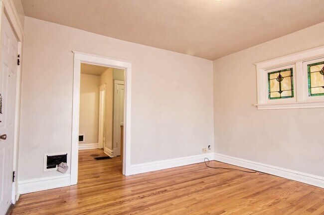 Foto del edificio - 3946 Dunnica Ave