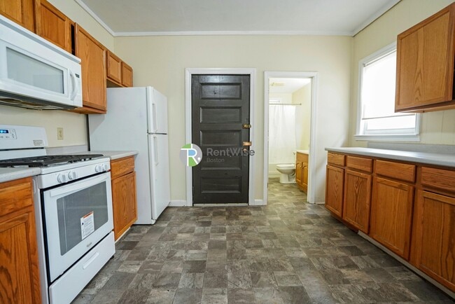 Building Photo - 88 Gardena St