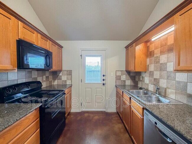 Building Photo - 215B Andy Ln