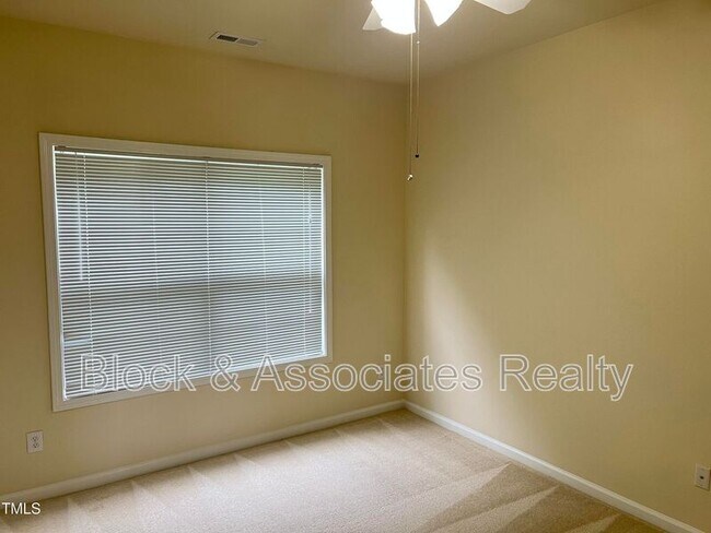 Foto del edificio - 718 Straywhite Ave