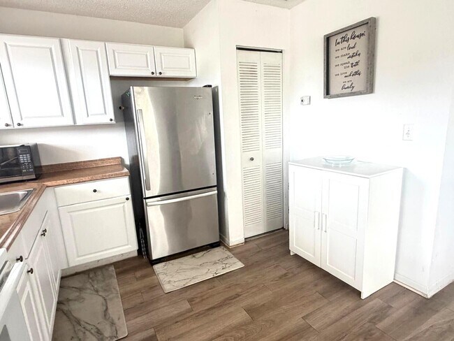 Foto del edificio - 406 Lakeside Dr