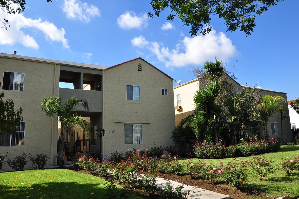 1,120 Huntington Dr. - 1120 Huntington Dr