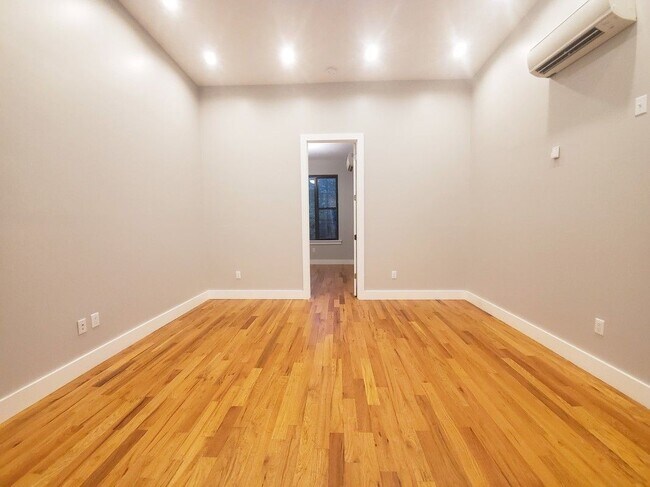 Building Photo - 17 Locust St