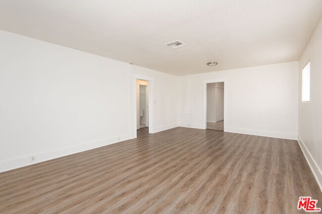 Foto del edificio - 2132 Cloverdale Ave