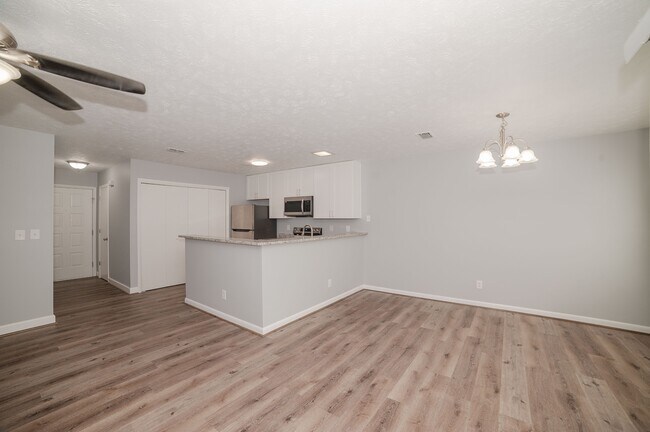 Foto del edificio - 1021 Wood Creek Dr