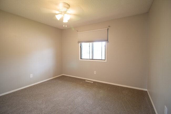 Building Photo - 1000 Lakota Ave