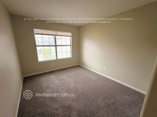 Building Photo - 7923 W Laurel Ln