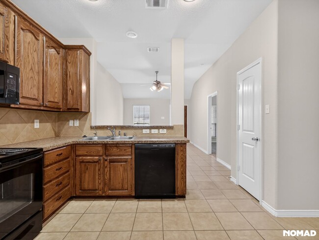 Foto del edificio - 2131 Colby Ln