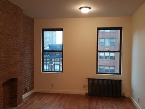 Primary Photo - 212 E 27th St