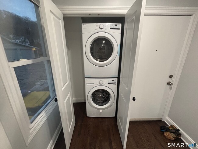 Building Photo - 9 Clark St