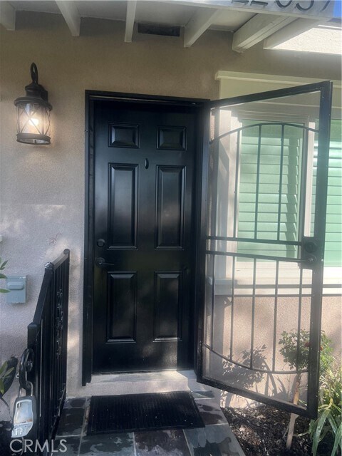 Foto del edificio - 22059 Newport Ave