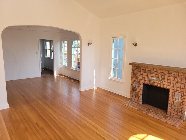 Living Rm, Restored 1920s Batchelder Fireplace, New Paint, Refinished Hardwood Flrs - 2821 Cincinnati St