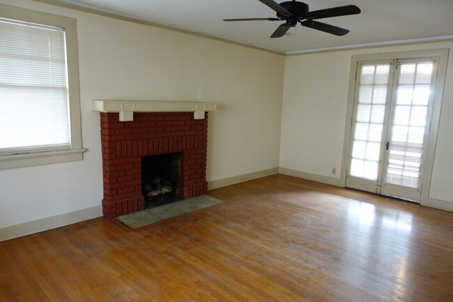 Building Photo - 1708 S Spring St