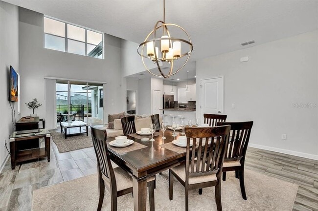 Foto del edificio - 4769 Kings Castle Cir