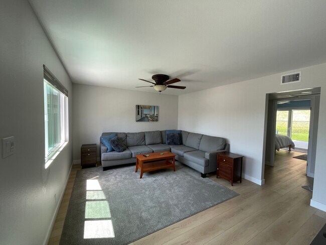 Building Photo - 3265 Pearl Ln