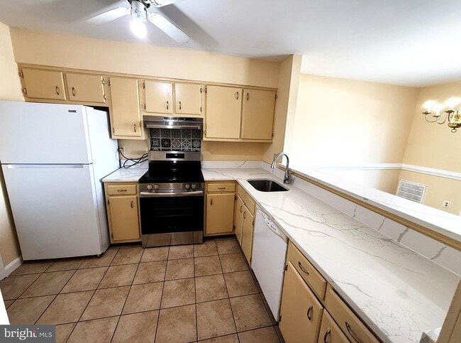 Building Photo - 3921 Woodhue Pl