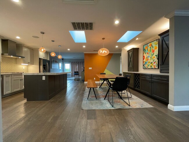 Building Photo - 619 Santa Florita Ave