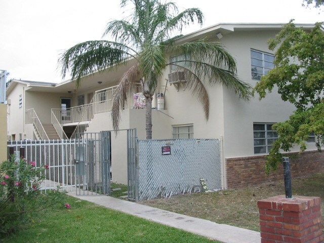 Foto principal - 1551 NE 8th St