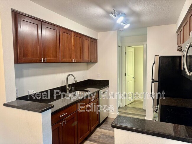 Foto del edificio - 15821 Leary Wy