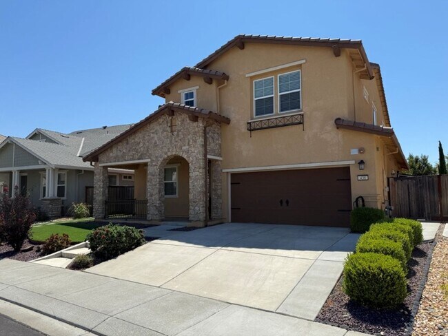Foto del edificio - Newer Modern 4 Bedroom 3.5 Bath w/ Bedroom...