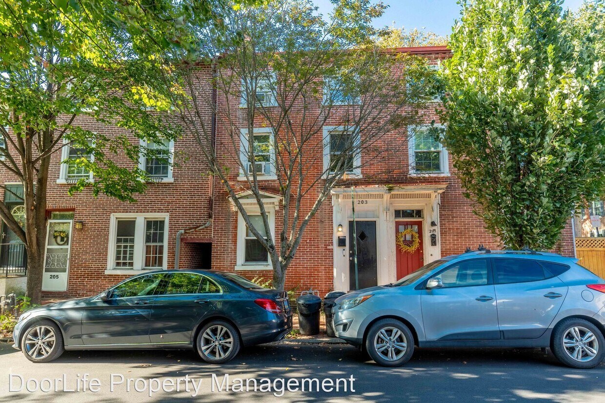 Primary Photo - 4 br, 1 bath House - 203 W. Union Street