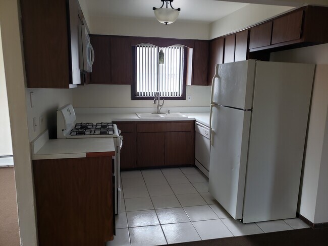 Building Photo - 15705 Reynolds Ln