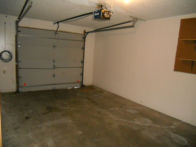 Building Photo - 2308 Lowell Dr