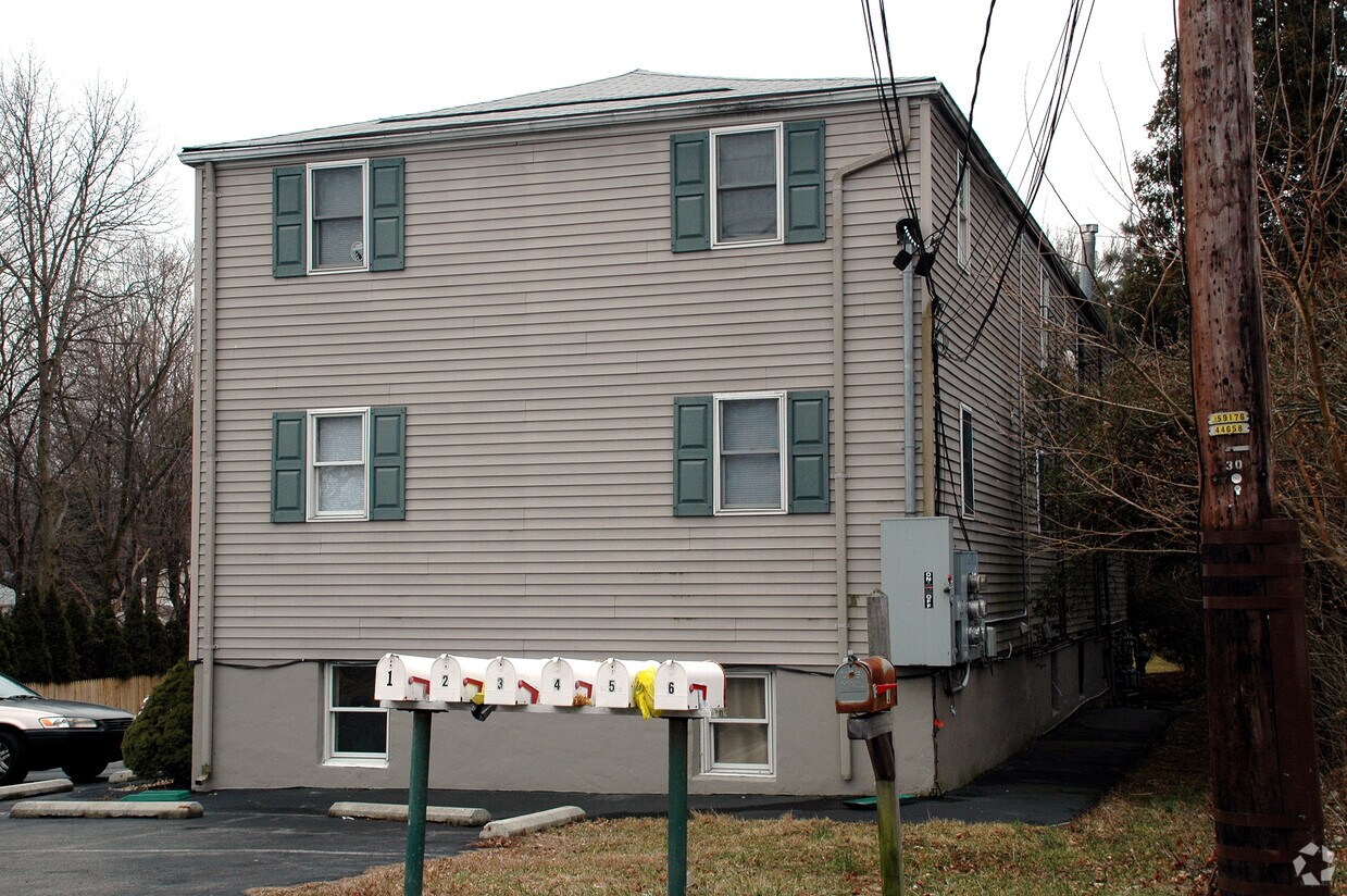 Building Photo - 130 Washburns Ln