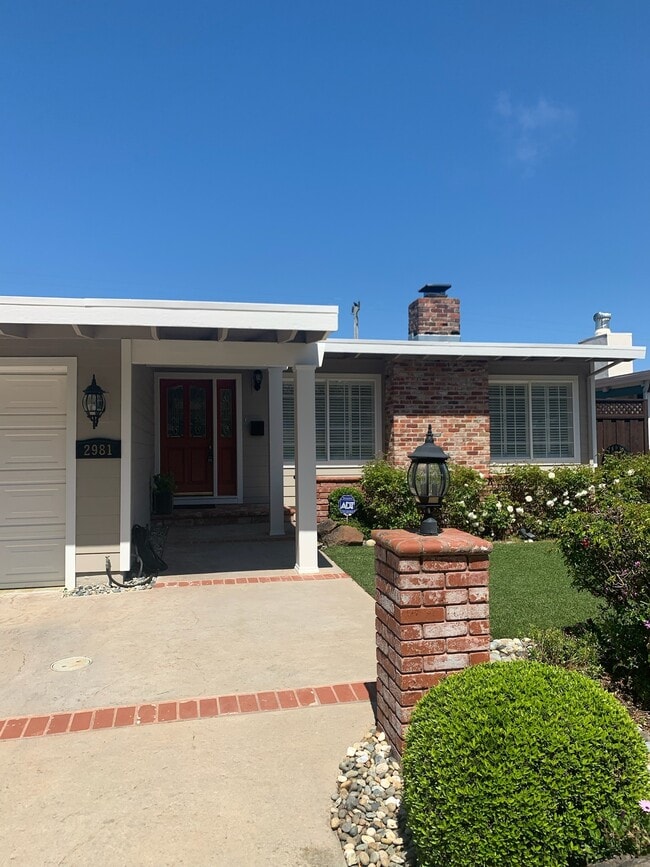 Building Photo - 2981 Crestmoor Dr