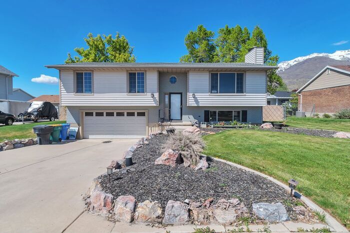 Primary Photo - Awesome 4 Bedroom Home in Orem w 2 car garage
