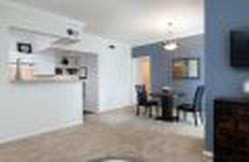 Building Photo - 8100 Cypresswood Dr