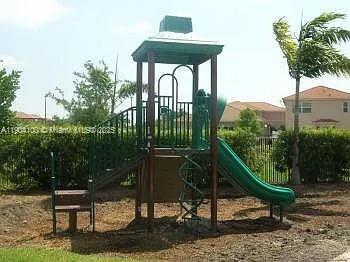 Foto del edificio - 1018 NE 42nd Ave