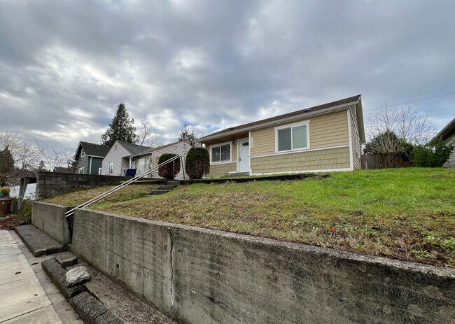 Building Photo - Approved Application-Two Bedroom Charmer i...