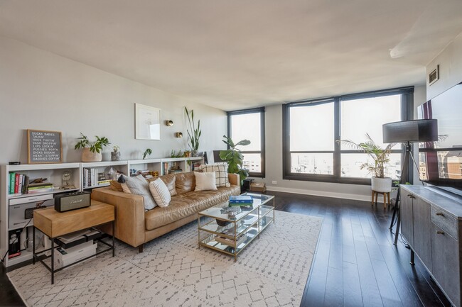Foto del edificio - 1030 N State St