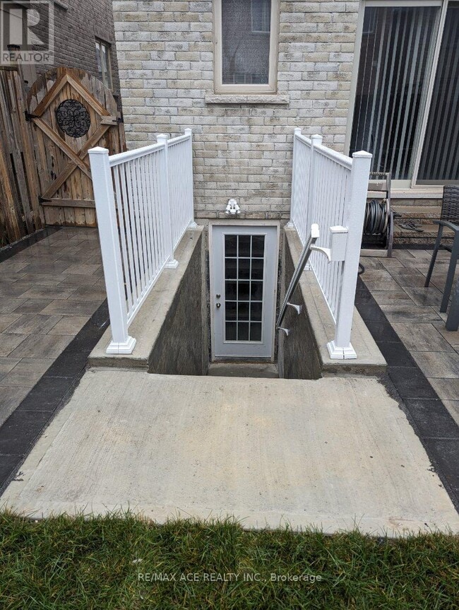 Building Photo - 12 Formosa Ave