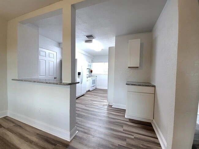 Foto del edificio - 2603 Bass Lake Blvd