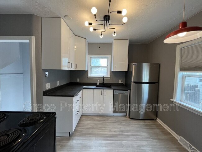 Foto del edificio - 5618 Balsam St