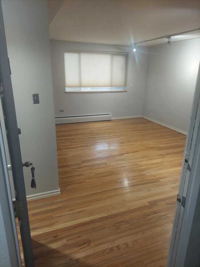 Foto del edificio - 656 Logan St