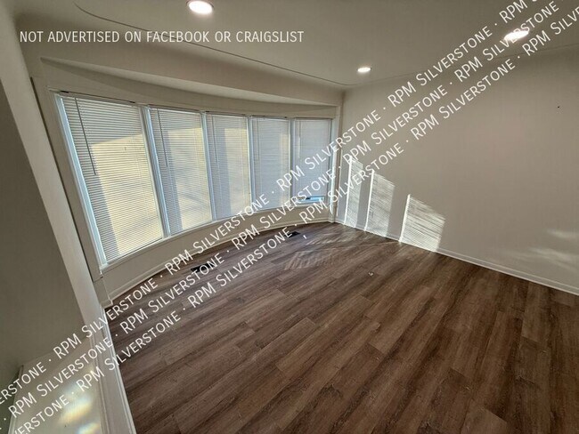 Foto del edificio - 5681 Skylite Ln