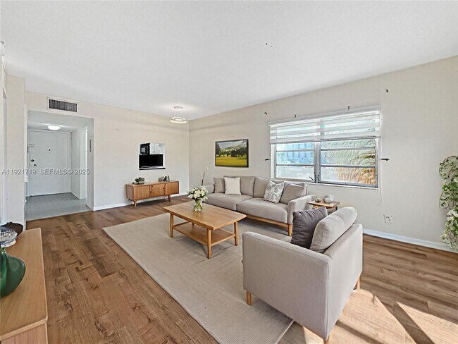 Foto del edificio - 2200 E Hallandale Beach Blvd