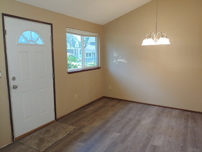 Foto del edificio - 7423 Henderson Boulevard Southeast