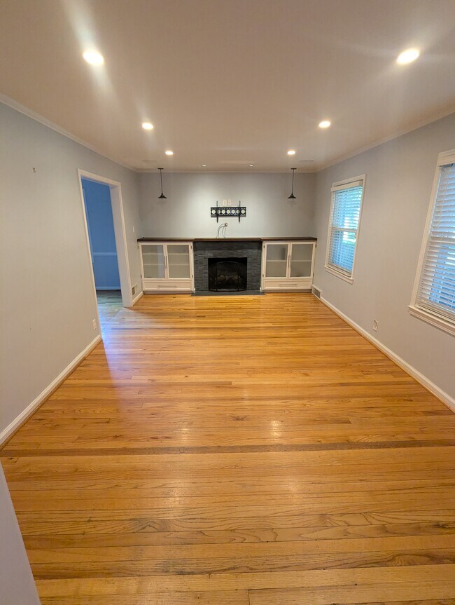 Foto del edificio - 7035 Warwick Rd