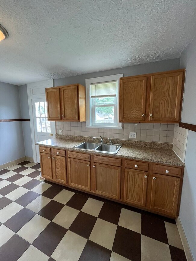 Building Photo - 452-454-454 S Huron Ave