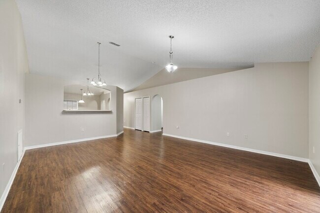 Building Photo - 1914 Manatee Ct