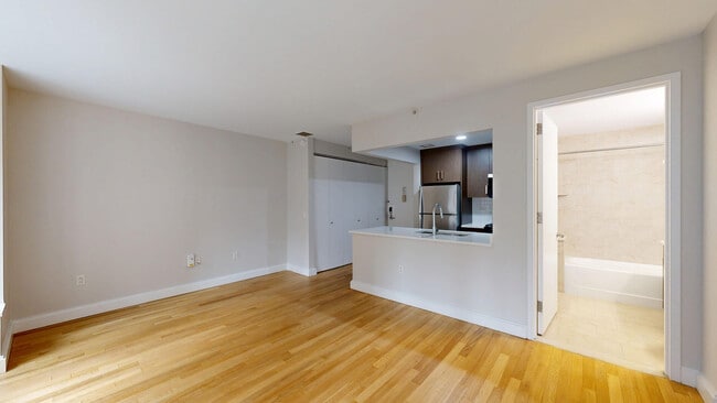 Interior Photo - 10 Hanover Square