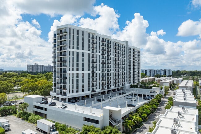 Building Photo - Biscayne Shores