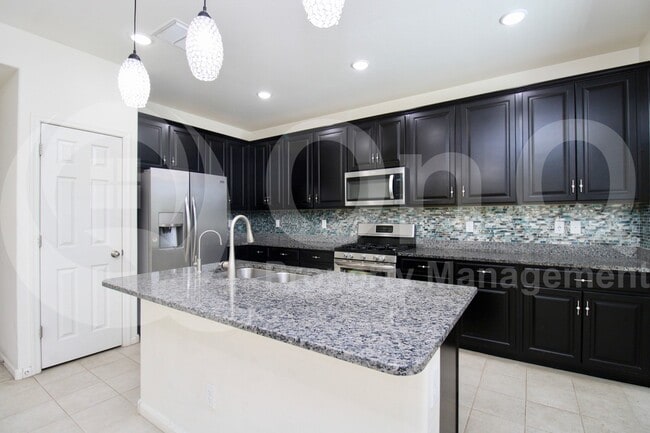 Building Photo - 5353 W Desert Hollow Dr