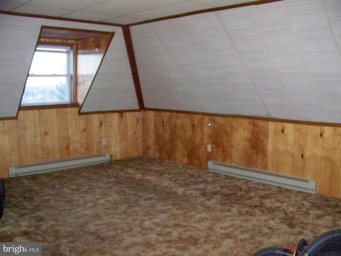 831 Newport Ave Unit 5, Gap, PA 17527 Room for Rent in Gap, PA